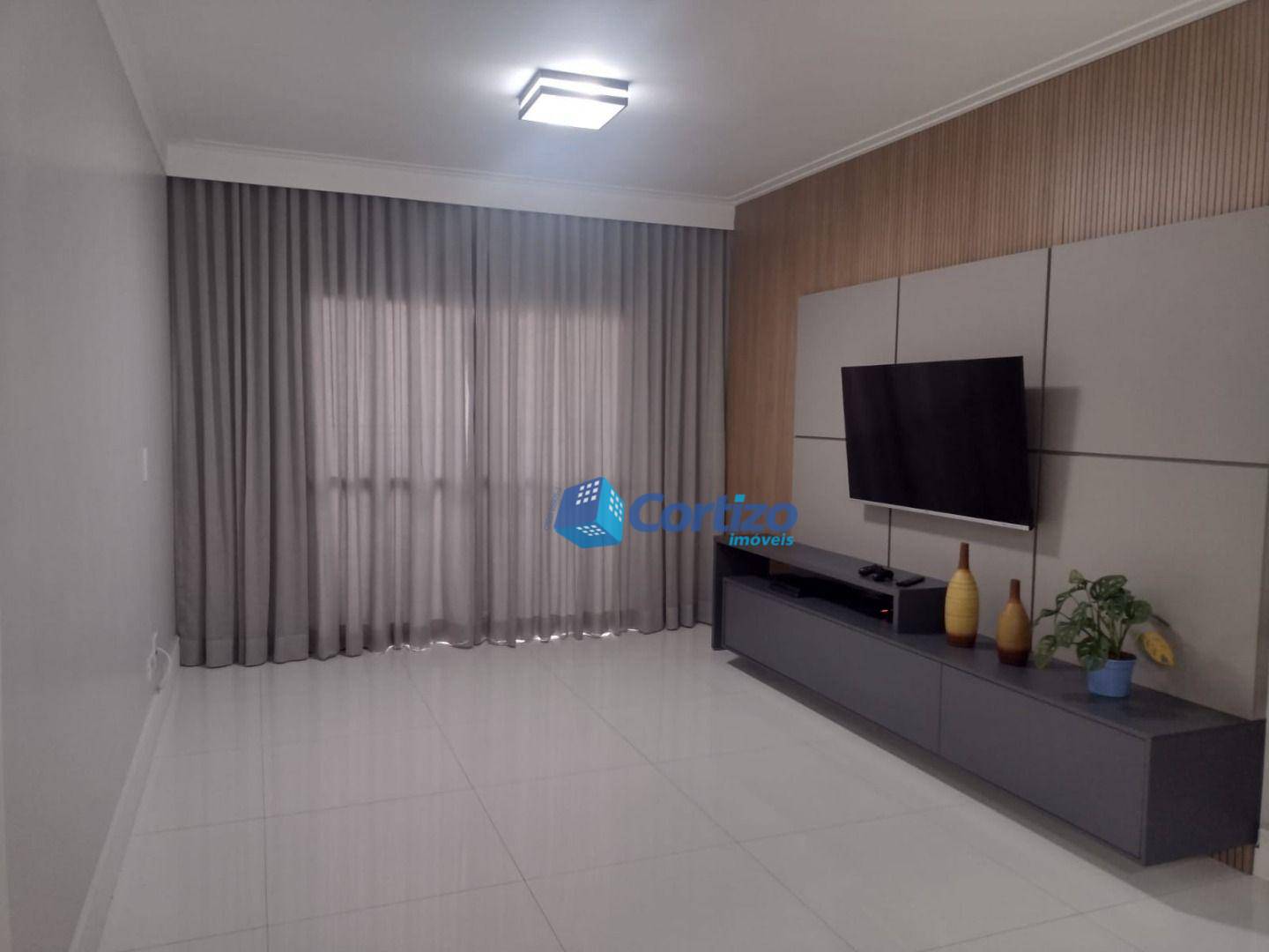 Apartamento à venda com 3 quartos, 107m² - Foto 1