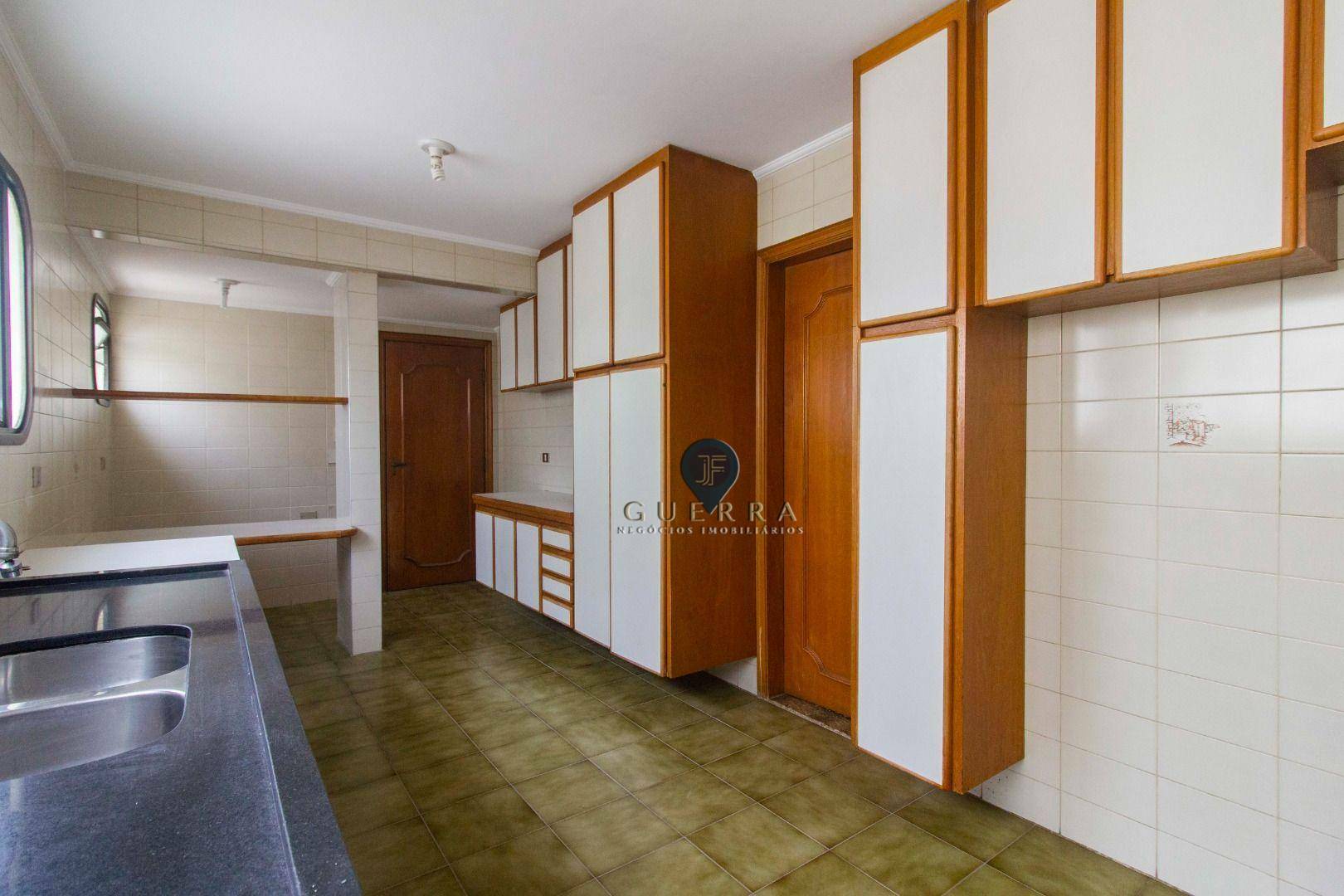 Apartamento à venda com 3 quartos, 189m² - Foto 4