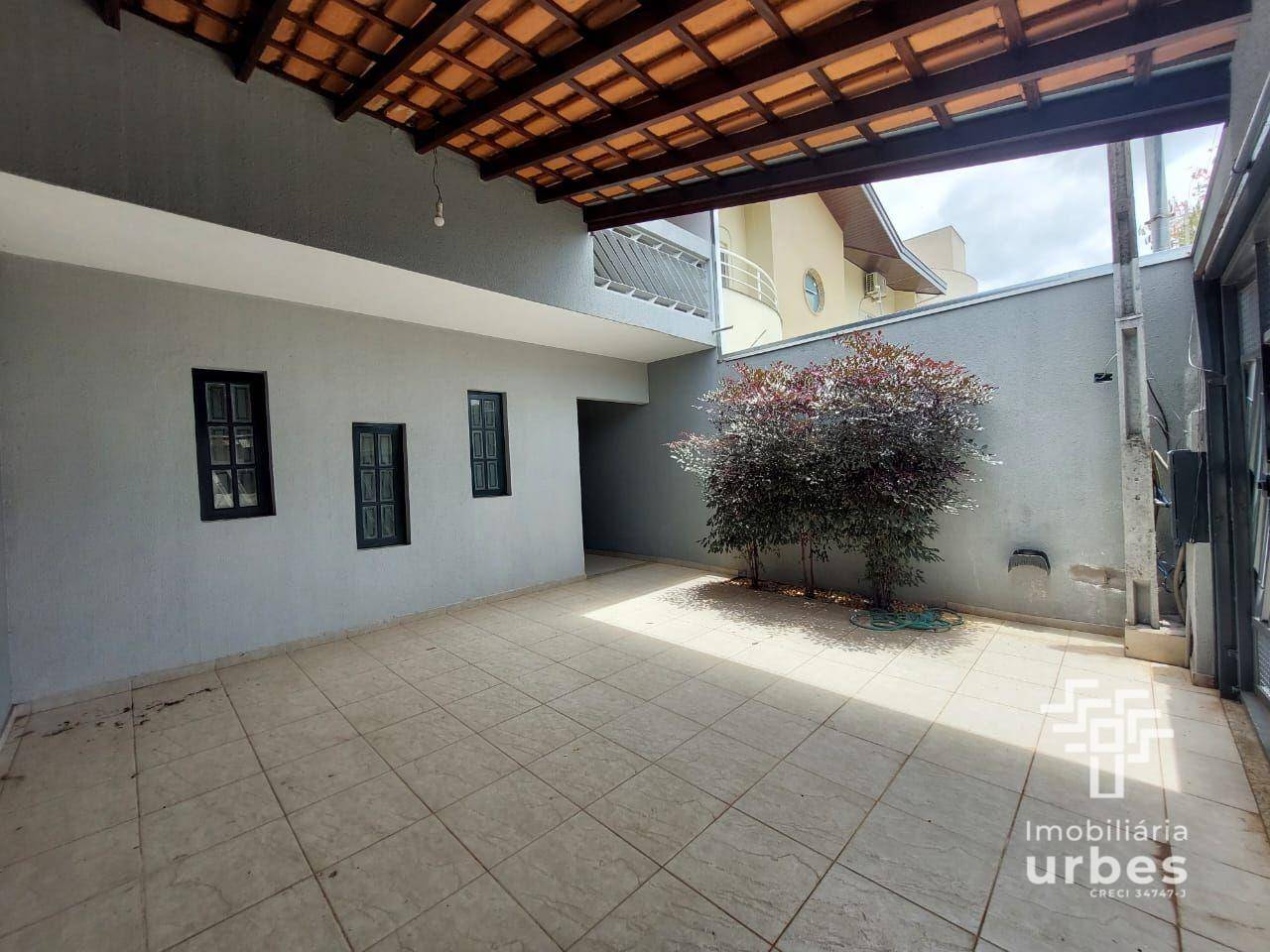 Casa para alugar com 3 quartos, 236m² - Foto 3