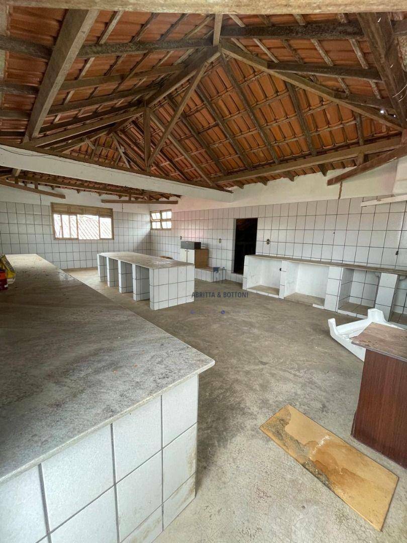 Casa à venda com 3 quartos, 210m² - Foto 9