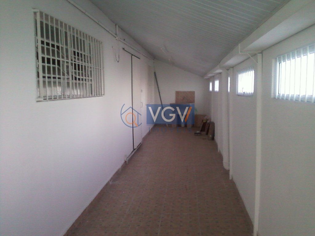 Casa para alugar com 3 quartos, 280m² - Foto 1