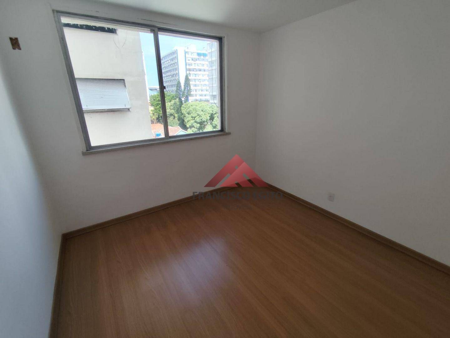 Apartamento à venda com 4 quartos, 110m² - Foto 8