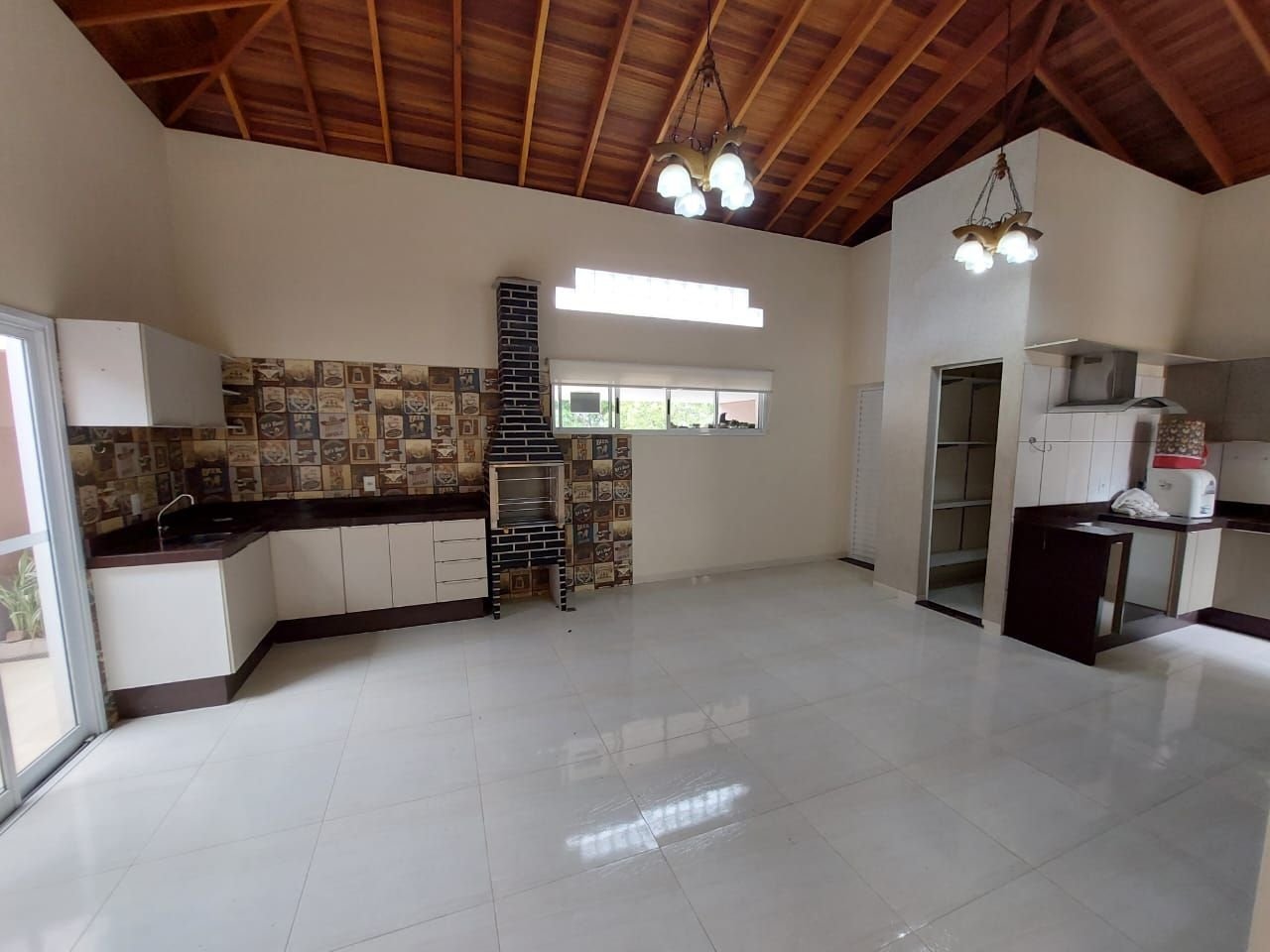 Casa para alugar com 3 quartos, 190m² - Foto 8