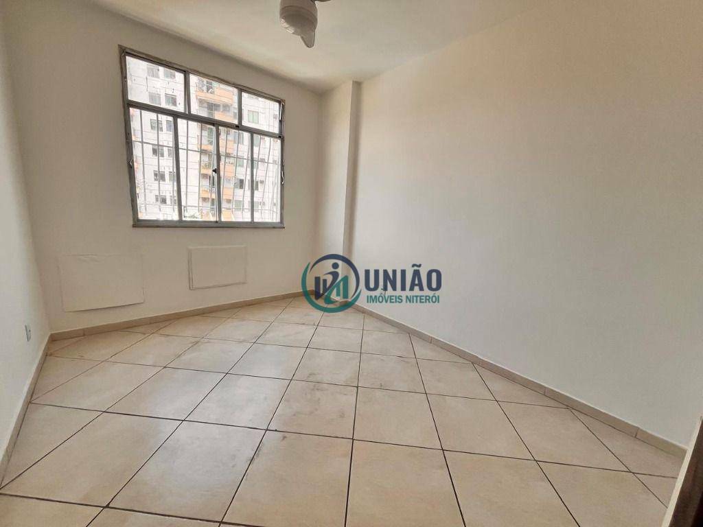 Apartamento à venda com 2 quartos, 70m² - Foto 3