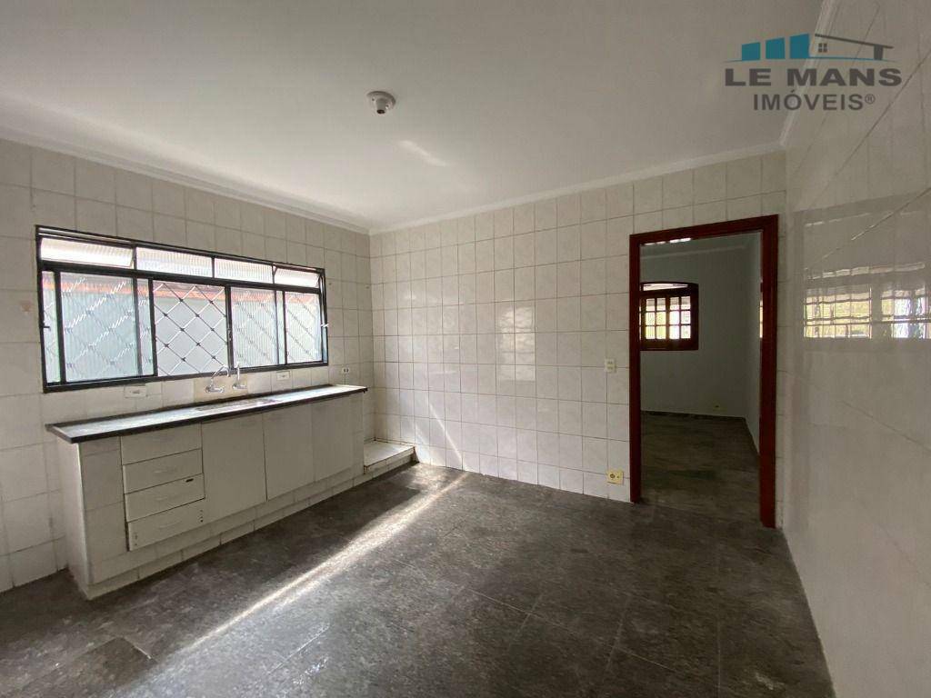 Casa para alugar com 2 quartos, 80m² - Foto 1