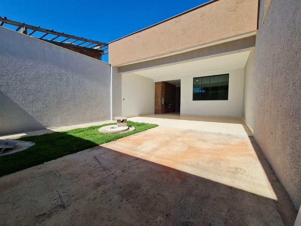 Casa à venda com 3 quartos, 122m² - Foto 1