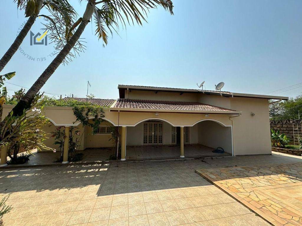 Casa à venda e aluguel com 3 quartos, 314m² - Foto 2