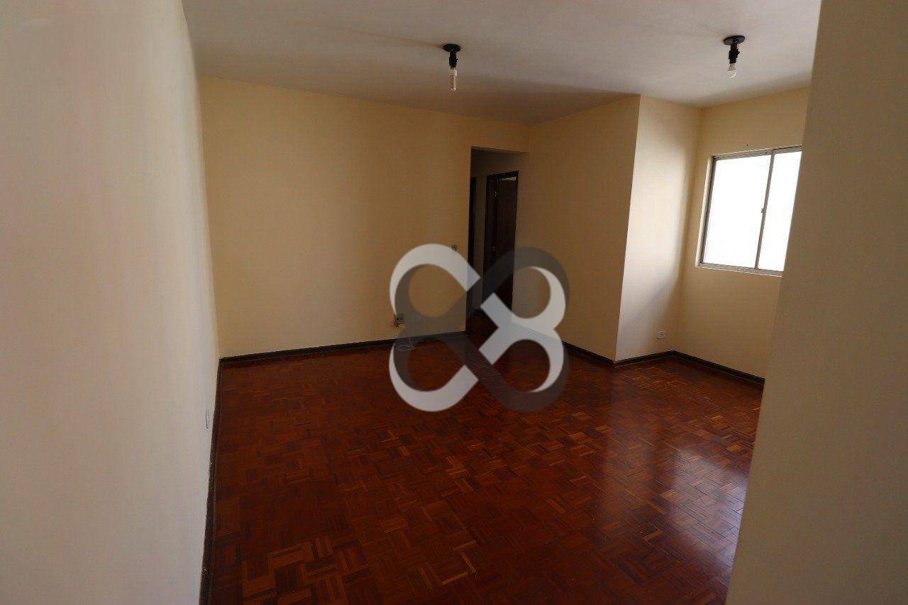 Apartamento à venda com 3 quartos, 77m² - Foto 2