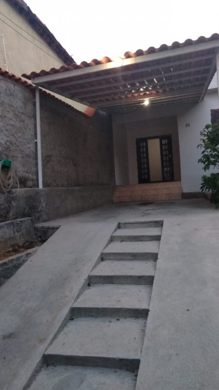 Casa à venda com 2 quartos, 65m² - Foto 1