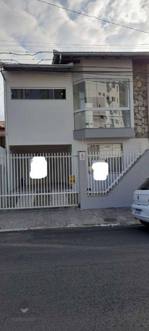 Sobrado à venda com 3 quartos, 159m² - Foto 1