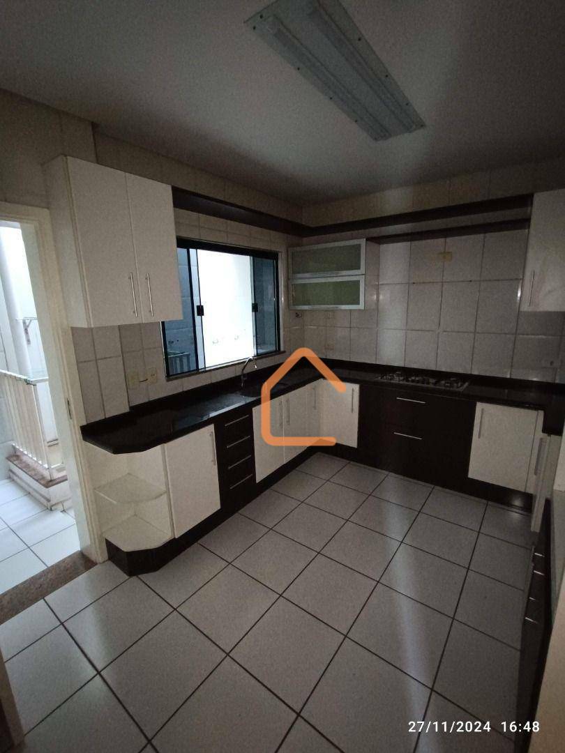 Apartamento para alugar com 3 quartos, 140m² - Foto 6