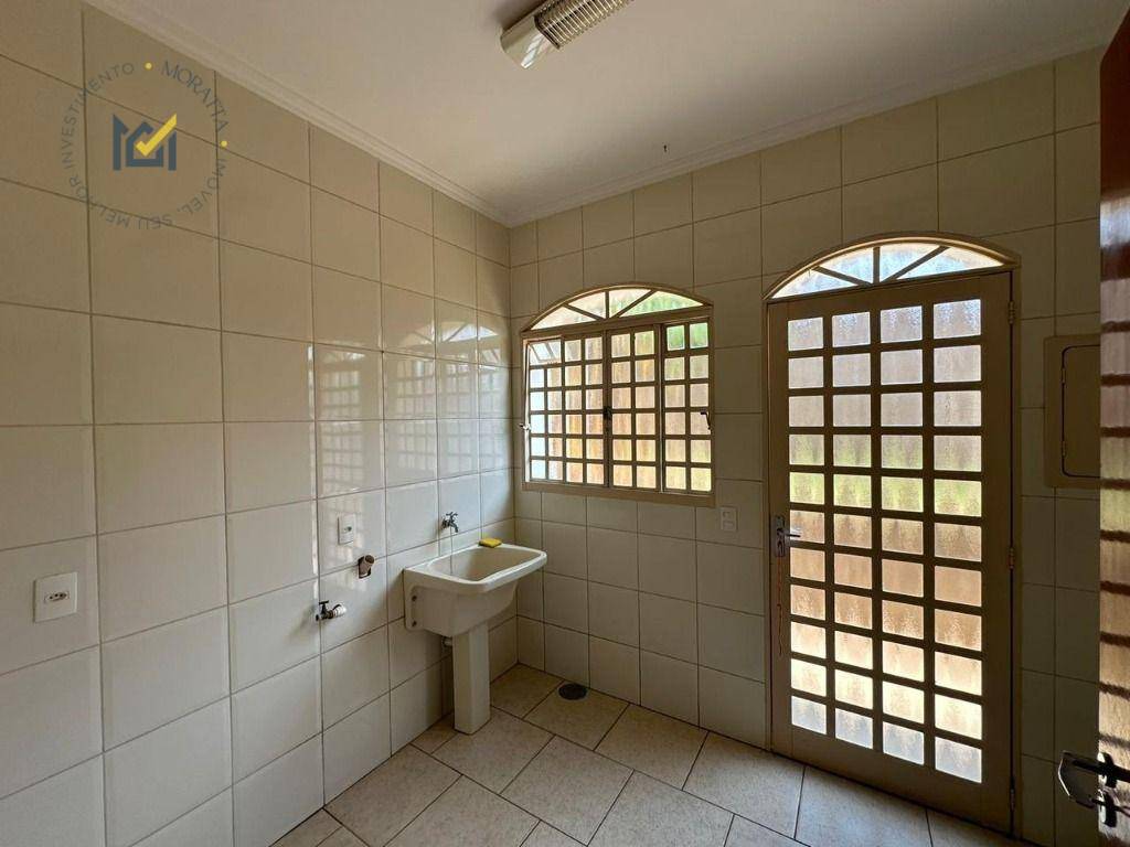 Casa à venda e aluguel com 3 quartos, 314m² - Foto 14