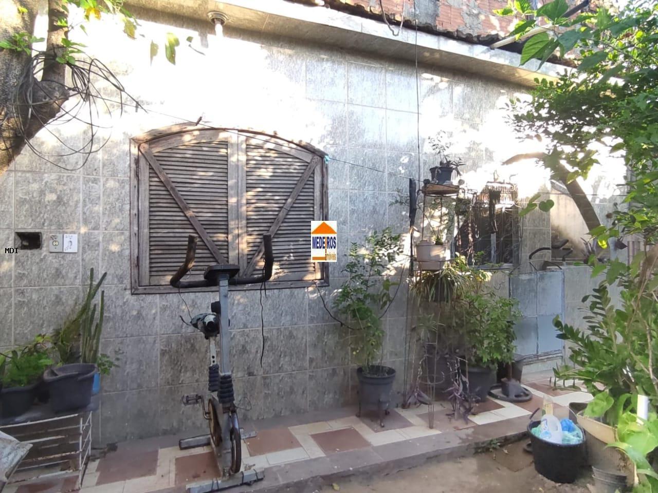 Casa à venda com 3 quartos, 150m² - Foto 1
