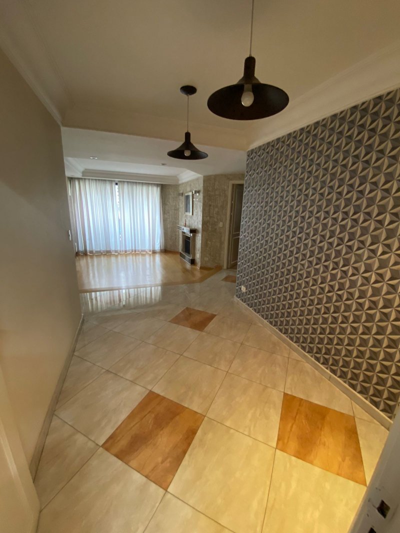 Apartamento à venda com 3 quartos, 105m² - Foto 2