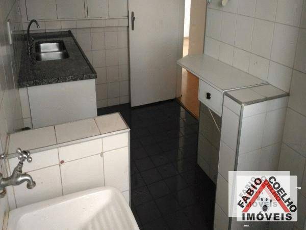 Apartamento à venda com 2 quartos, 66m² - Foto 2