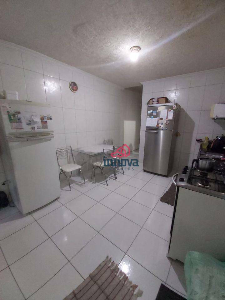 Casa à venda com 5 quartos, 240m² - Foto 4