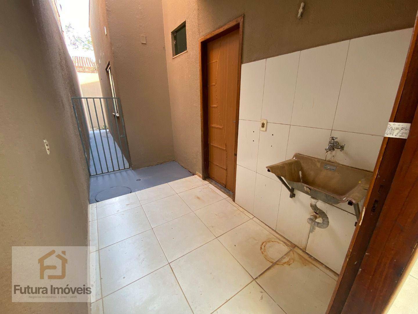 Casa para alugar com 2 quartos, 65m² - Foto 13