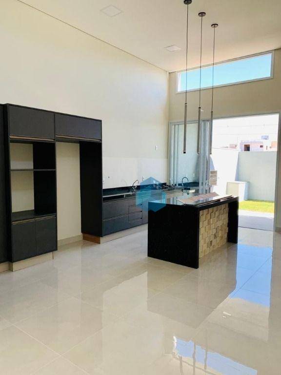 Casa à venda com 3 quartos, 127m² - Foto 1