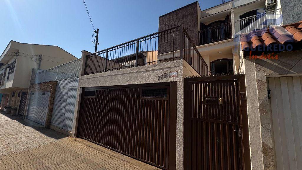 Casa, 4 quartos, 160 m² - Foto 1