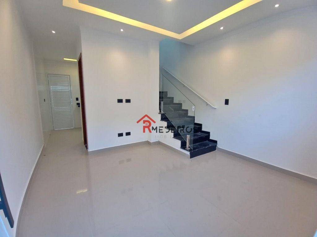 Casa à venda com 2 quartos, 64m² - Foto 2