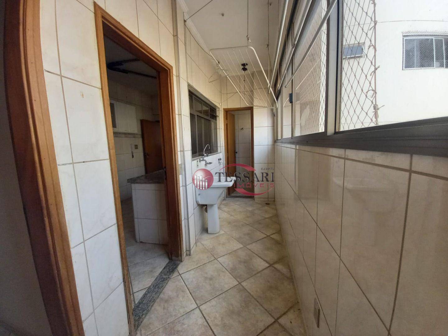 Apartamento para alugar com 3 quartos, 202m² - Foto 4