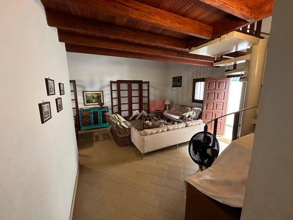 Casa à venda com 3 quartos, 200m² - Foto 2