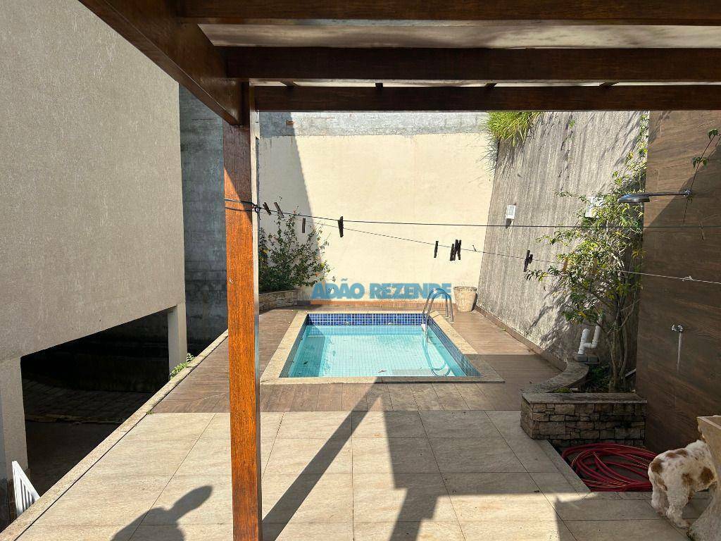 Casa de Condomínio à venda com 4 quartos, 251m² - Foto 22