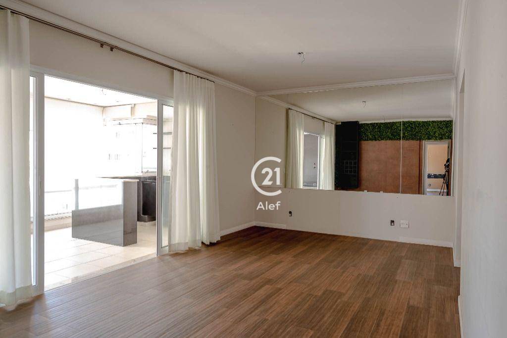 Apartamento à venda com 3 quartos, 145m² - Foto 3