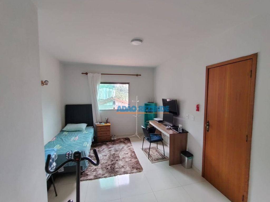 Casa à venda com 5 quartos, 182m² - Foto 15