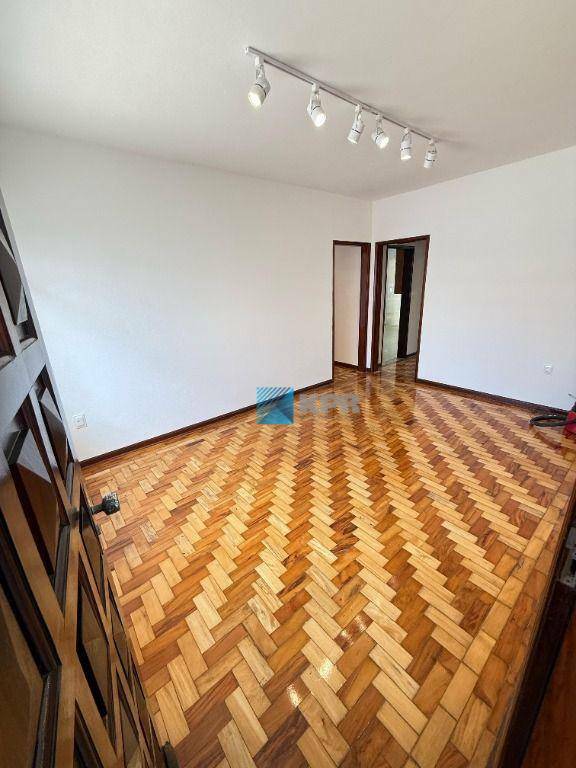 Casa à venda com 6 quartos, 270m² - Foto 19