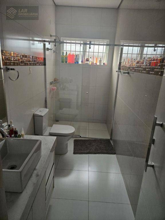 Casa de Condomínio para alugar com 4 quartos, 500m² - Foto 18