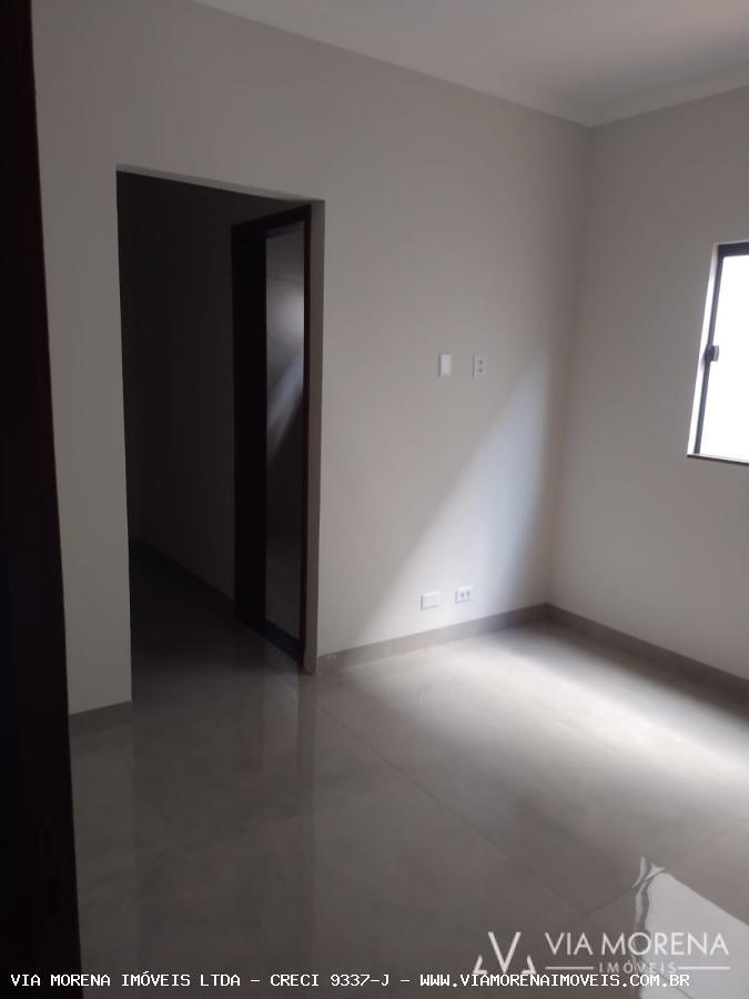 Casa à venda com 3 quartos, 100m² - Foto 2