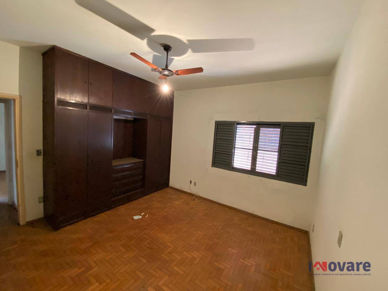 Casa à venda com 4 quartos, 198m² - Foto 3