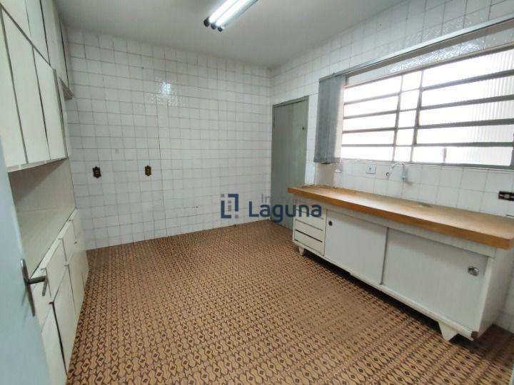 Casa para alugar com 3 quartos, 285m² - Foto 22