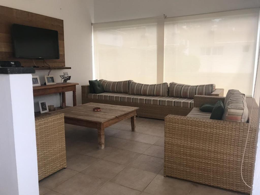 Casa de Condomínio à venda com 4 quartos, 400m² - Foto 3