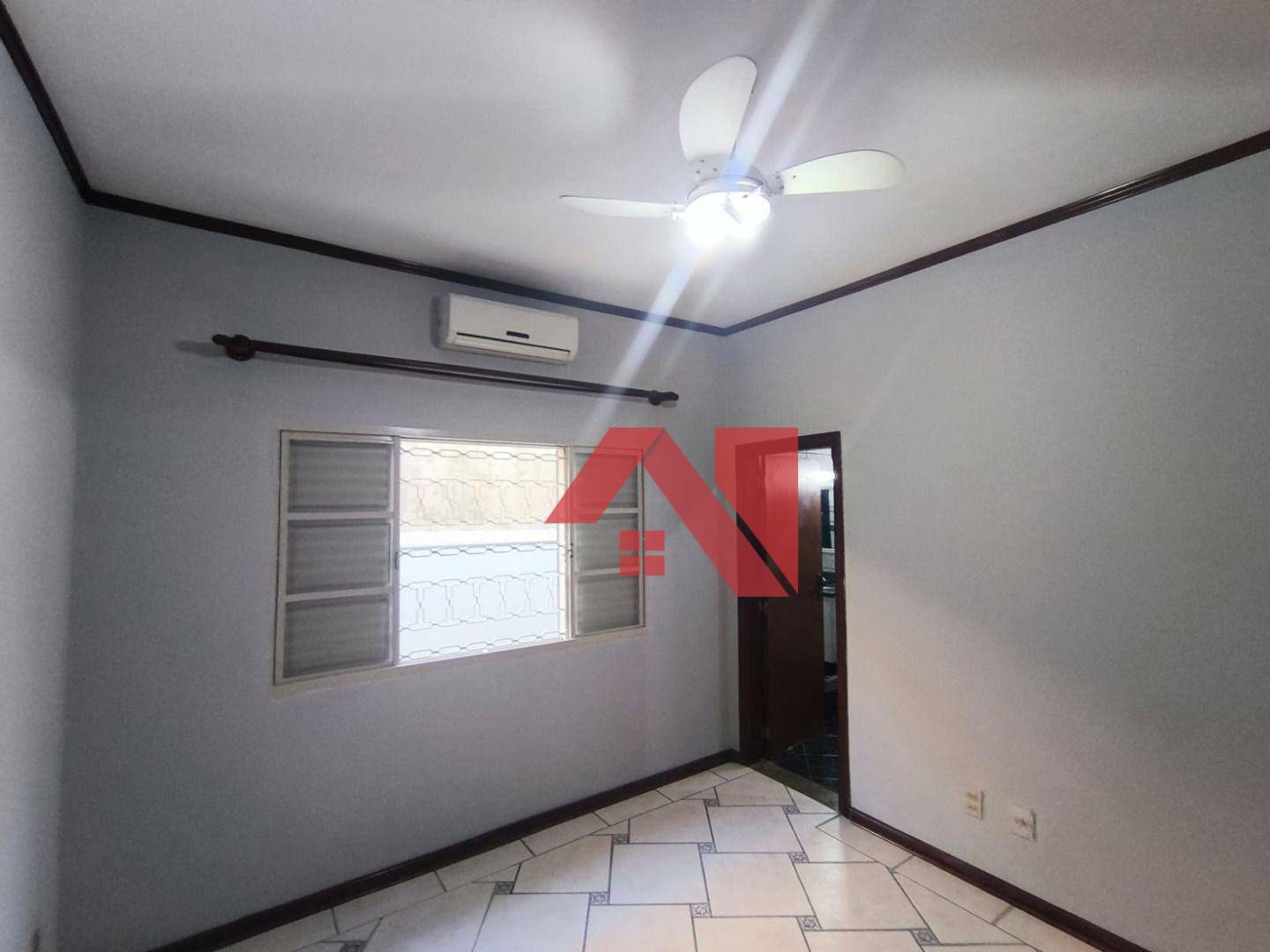 Casa à venda com 3 quartos, 218m² - Foto 12