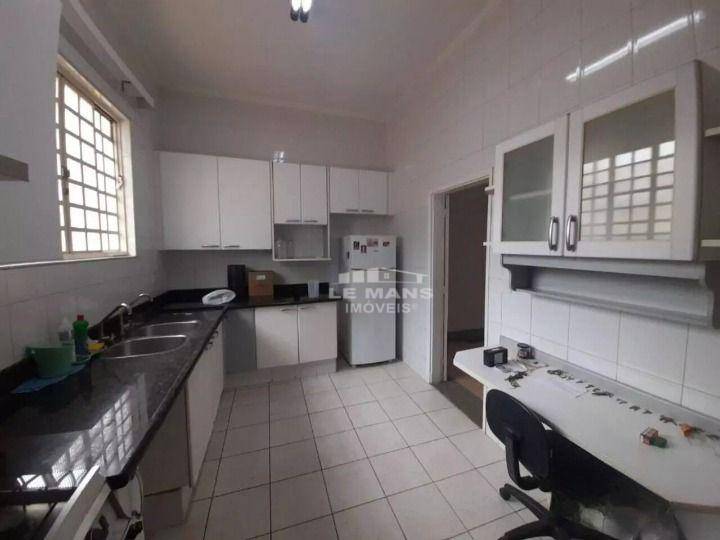 Casa para alugar com 4 quartos, 367m² - Foto 15