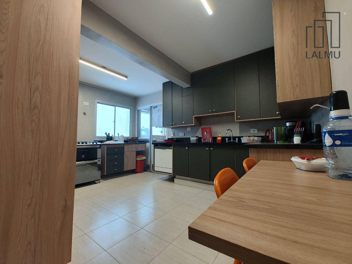 Apartamento para alugar com 2 quartos, 201m² - Foto 12