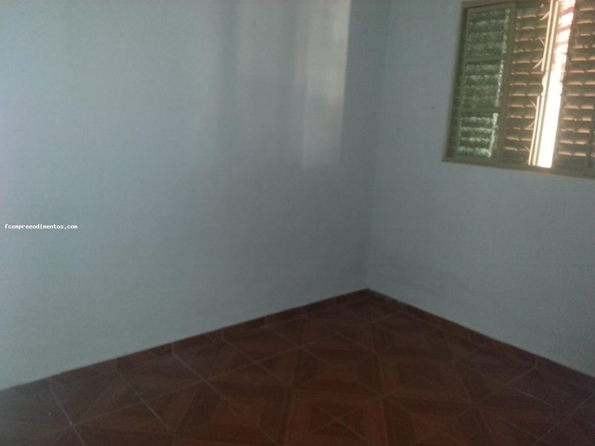 Casa à venda com 2 quartos, 200m² - Foto 3