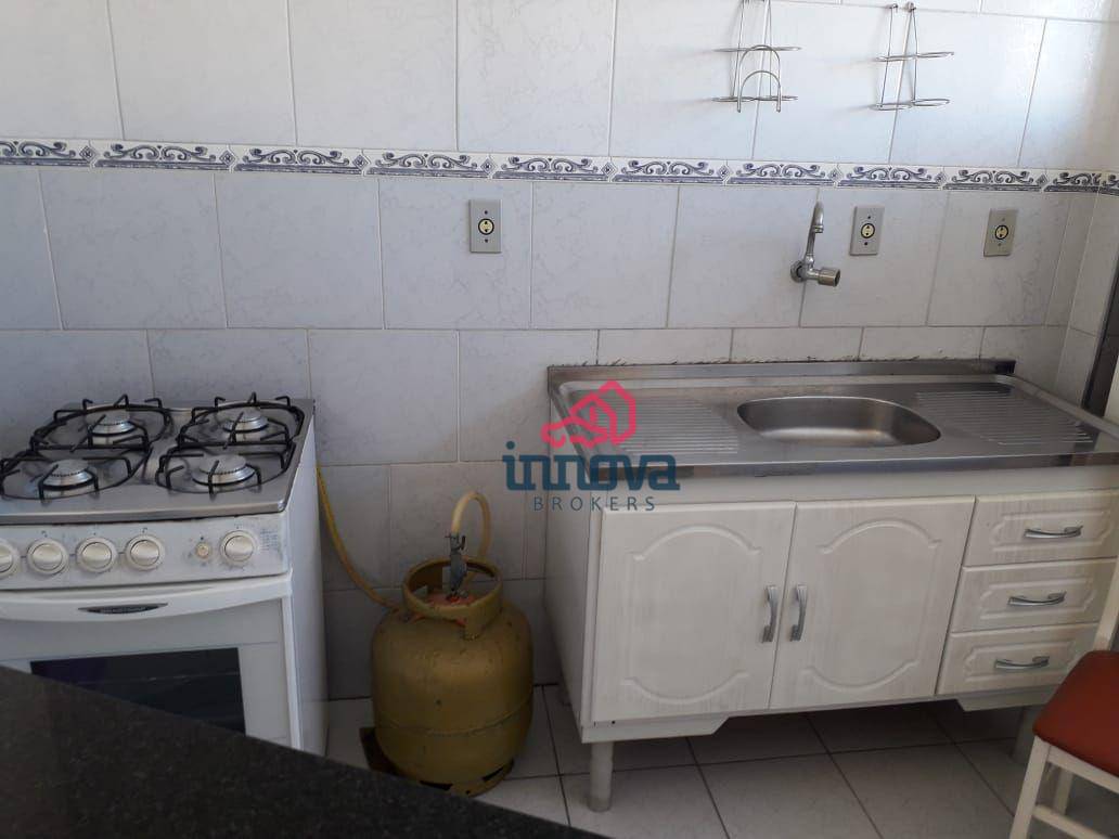 Apartamento à venda com 3 quartos, 200m² - Foto 2