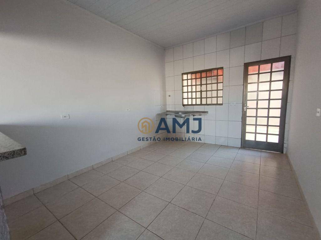 Casa para alugar com 2 quartos, 64m² - Foto 6