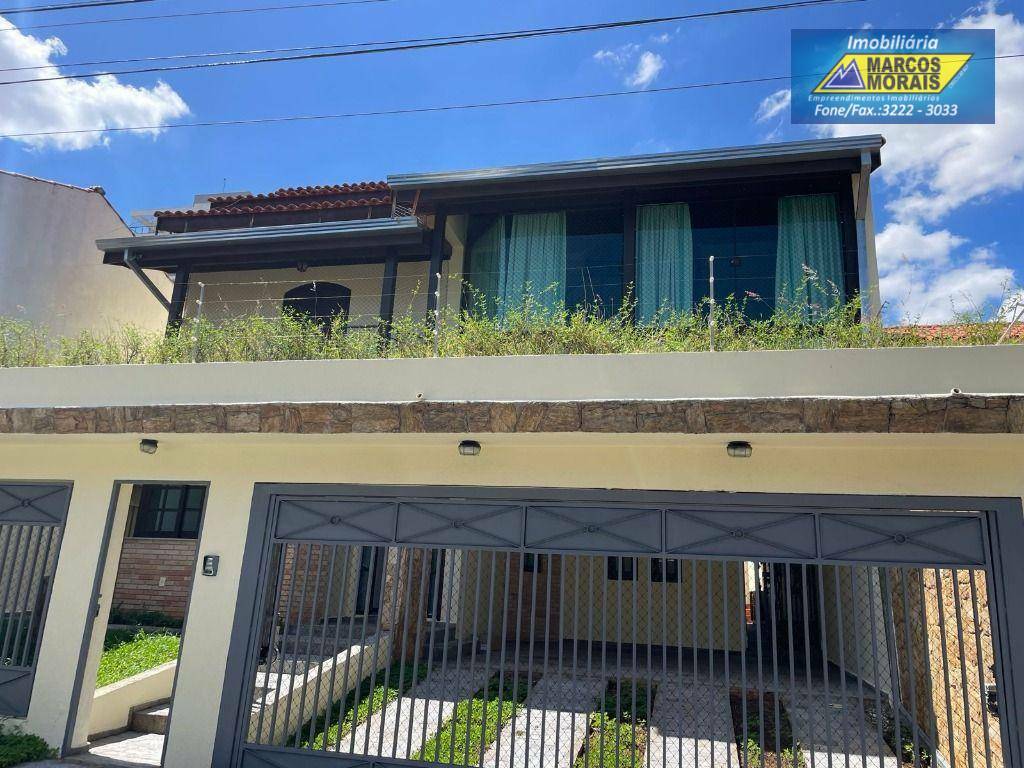 Casa para alugar com 4 quartos, 460m² - Foto 1