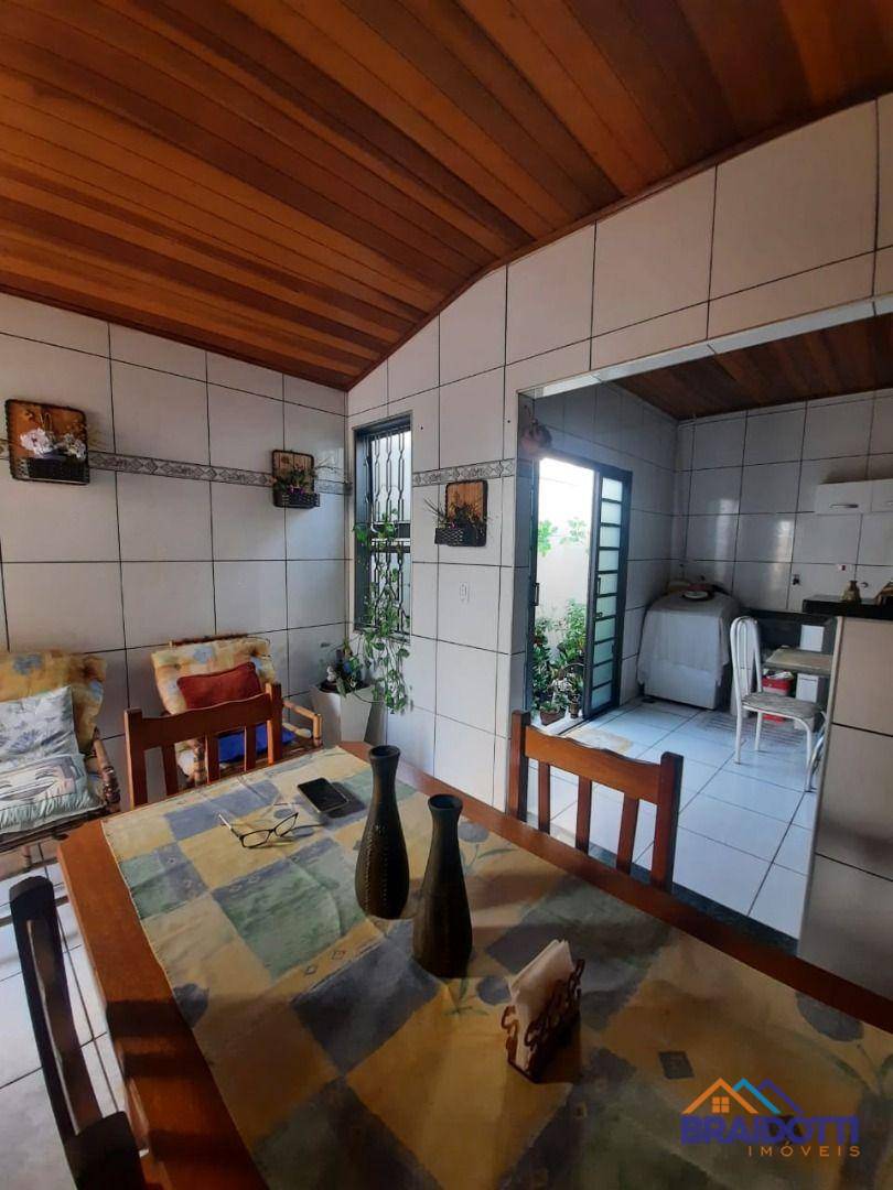 Casa à venda com 2 quartos, 90m² - Foto 17