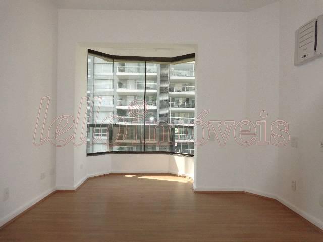 Apartamento para alugar com 3 quartos, 200m² - Foto 13