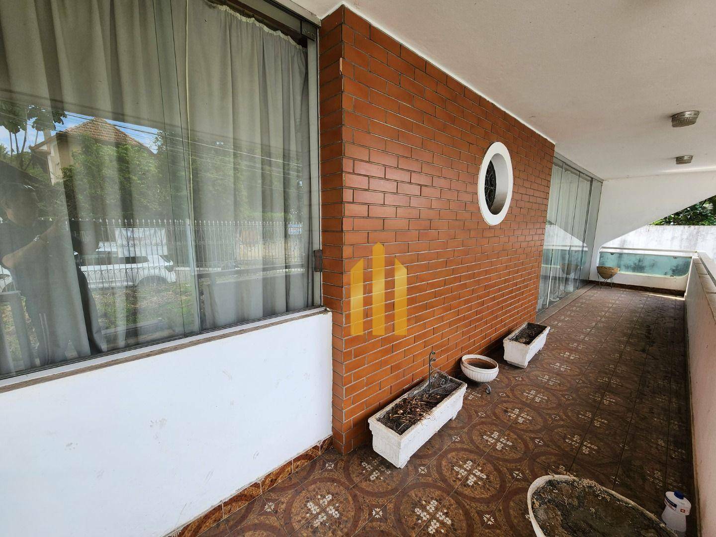 Casa à venda com 4 quartos, 349m² - Foto 1