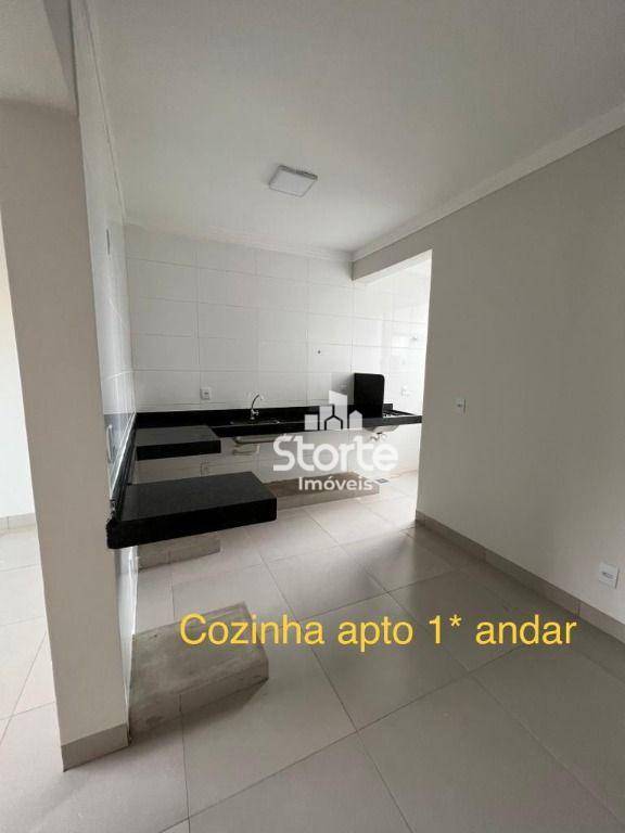 Apartamento à venda com 3 quartos, 75m² - Foto 2