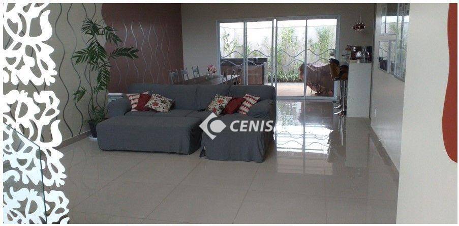 Casa de Condomínio à venda com 4 quartos, 252m² - Foto 3