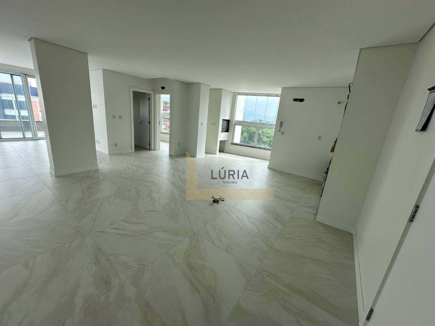 Apartamento à venda com 3 quartos, 151m² - Foto 4