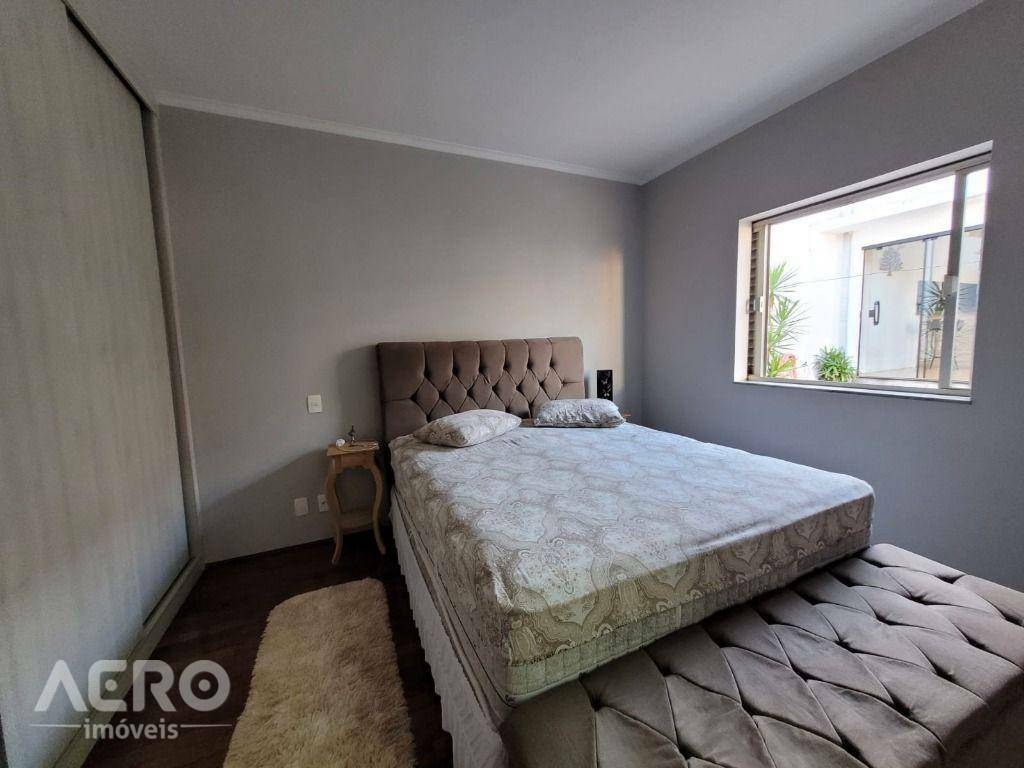 Casa à venda com 3 quartos, 263m² - Foto 14