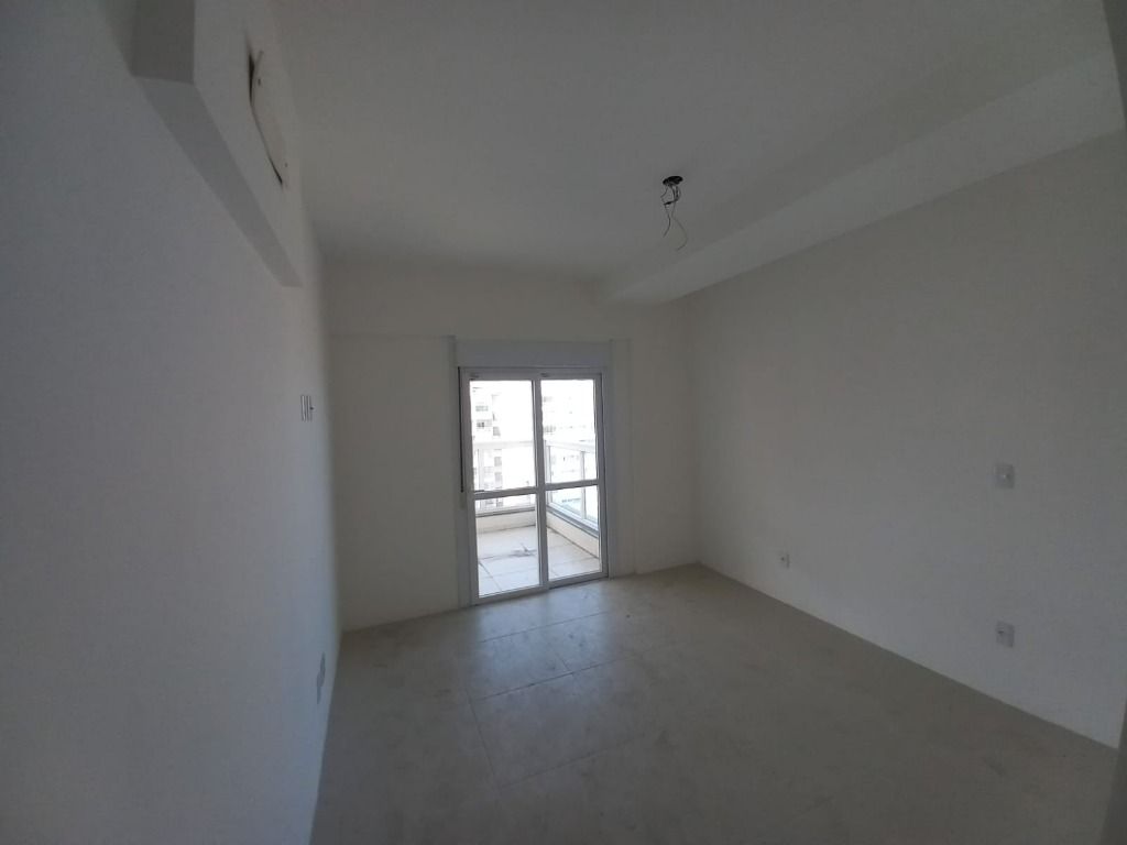 Apartamento à venda com 3 quartos, 140m² - Foto 4